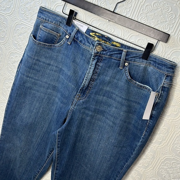 Seven7 | High Rise Cropped Fray Hem Denim | Size 16 NWT - Picture 4 of 15